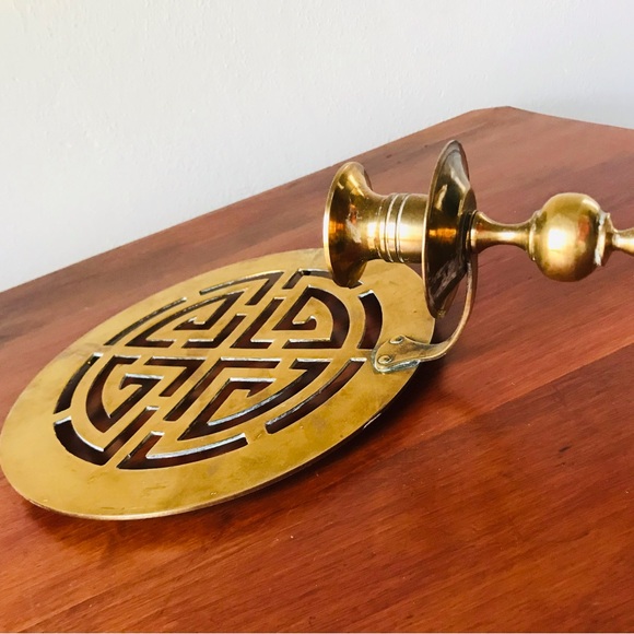 Vintage brass Chinese medallion candle sconce - Picture 2 of 8